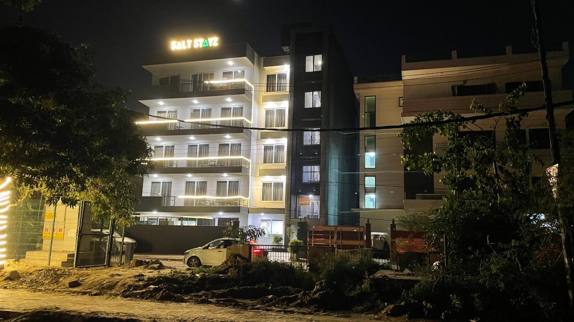 Saltstayz Studio Apartment - Near Artemis & Medanta Hospital Gurgaon Eksteriør billede